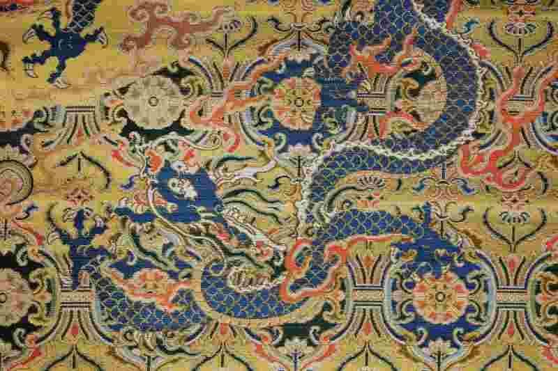 A pair of silk brocade ‘Dragon’ throne back cushion covers - 图17