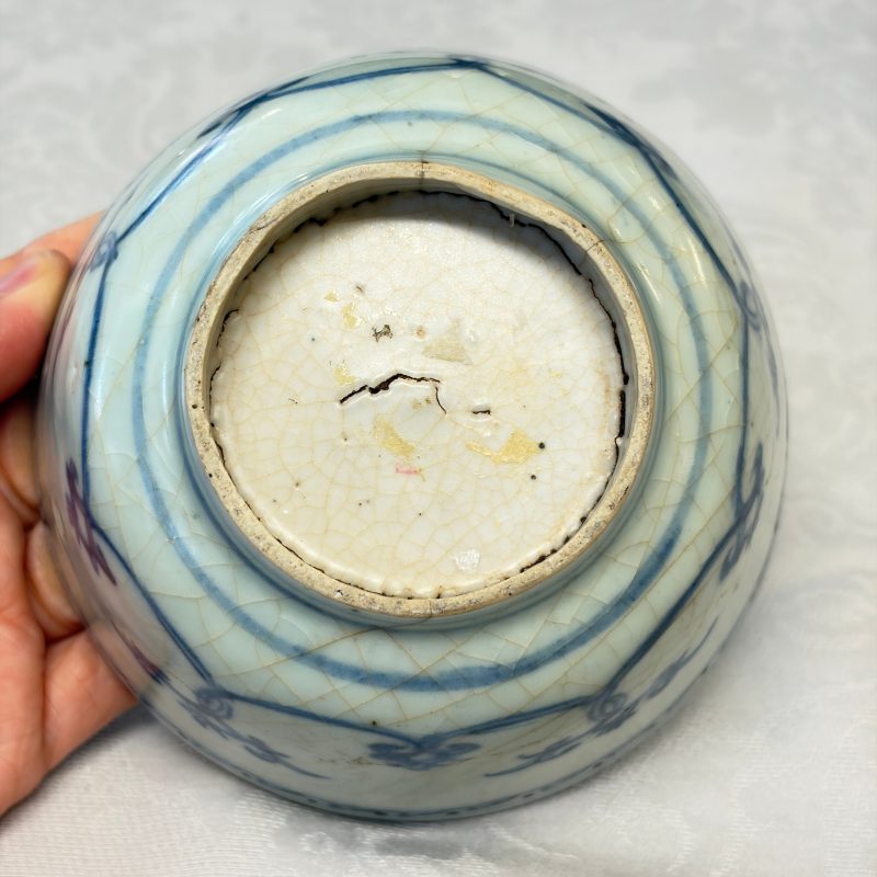 Two Chinese blue and white bowls, a plate, a celadon kendi and a vase - 图53