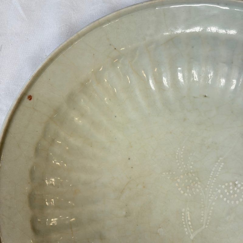 A Chinese Swatow slip-decorated white-ground dish - 图4