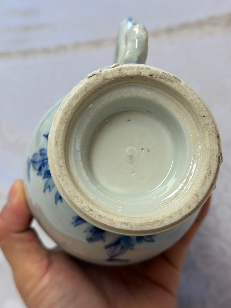 A Chinese blue and white jug with floral design - 图18