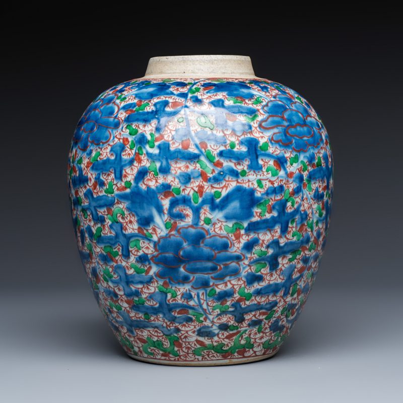 A Chinese wucai 'Peony Scroll' jar - 图2
