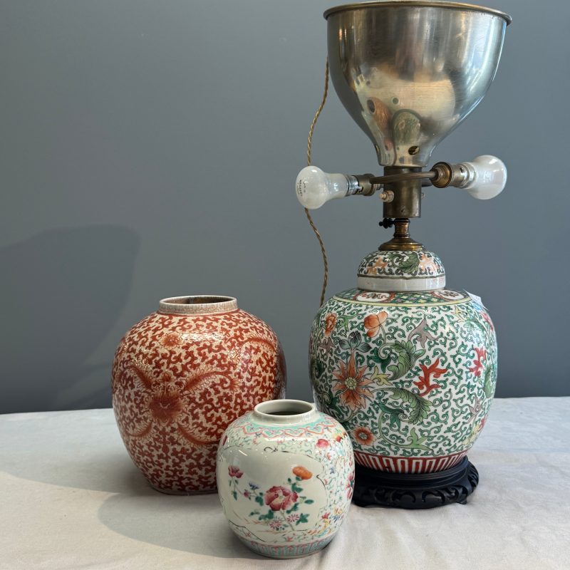 Three Chinese famille rose, verte and iron-red-decorated jars, one mounted as a lamp - 图14