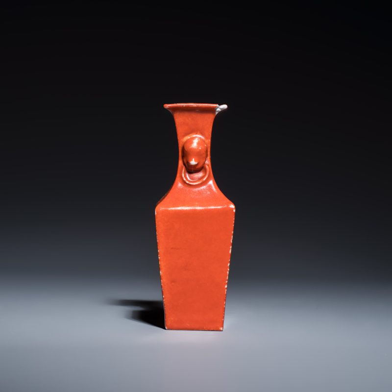 Three Chinese monochrome wares, one with a wooden stand - 图15