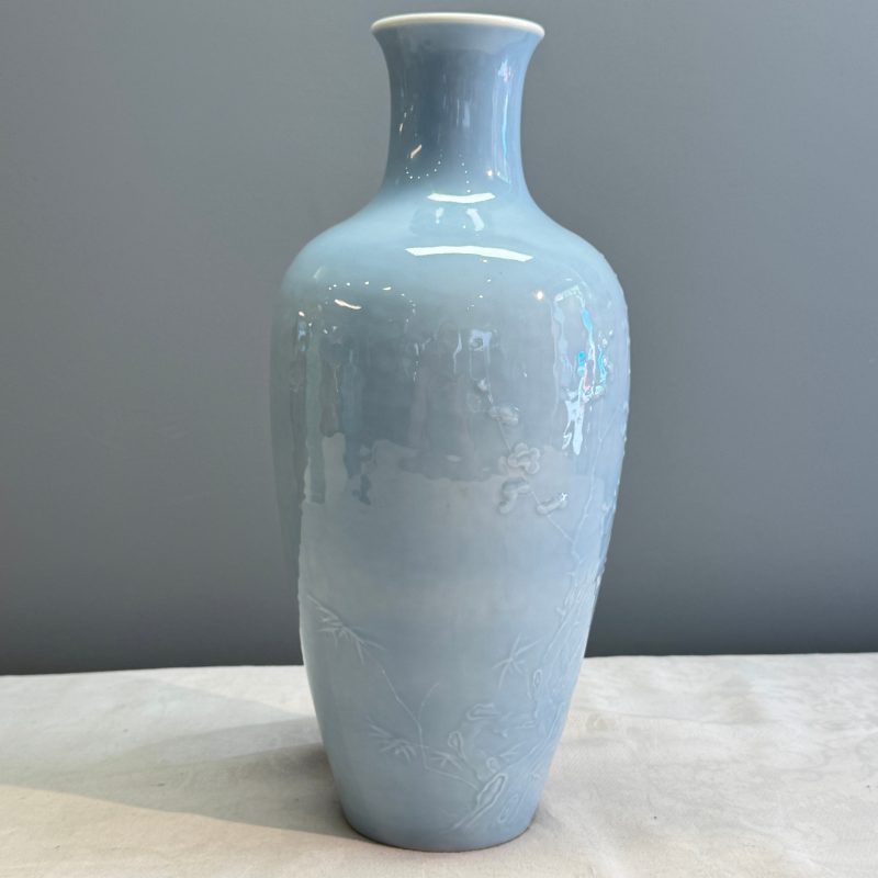 A Chinese claire-de-lune vase with floral relief design - 图9