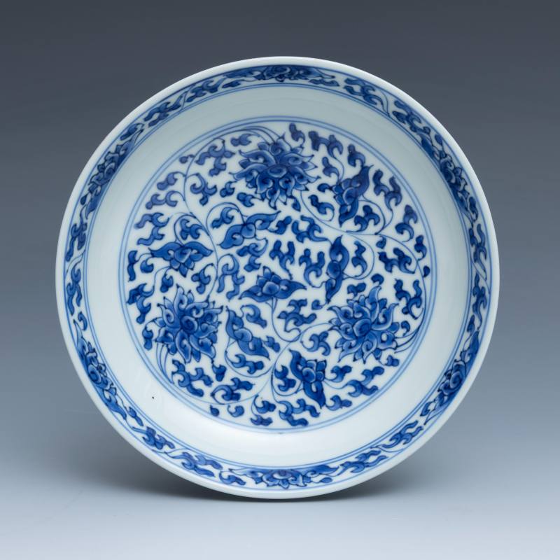 A set of six blue and white 'lotus' dishes, Kangxi mark and of the period (1662-1722) - 图4