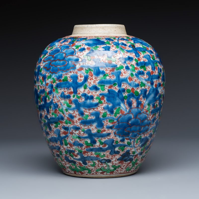 A Chinese wucai 'Peony Scroll' jar - 图3