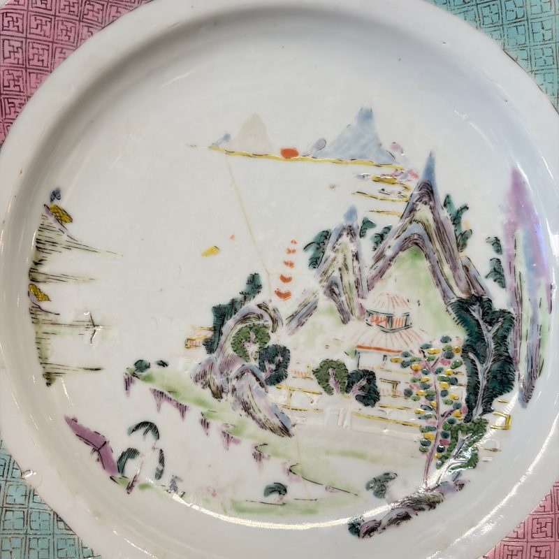 A collection of 13 Chinese famille rose 'Landscape' plates and dishes - 图121