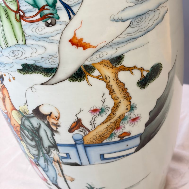 A pair of Chinese famille rose 'Immortals' vases - 图17
