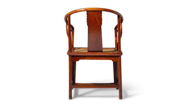 A pair of huanghuali horseshoe-back armchairs, Quanyi - 图6