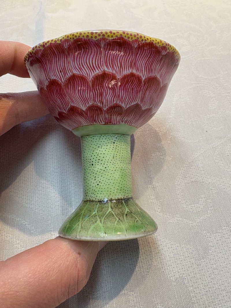 A pair of rare Chinese famille rose lotus-shaped stem cups - 图16