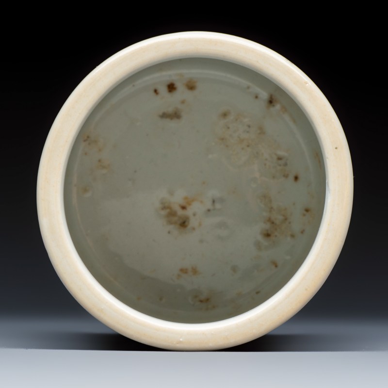 A Chinese qianjiang cai brushpot with figural design - 图6