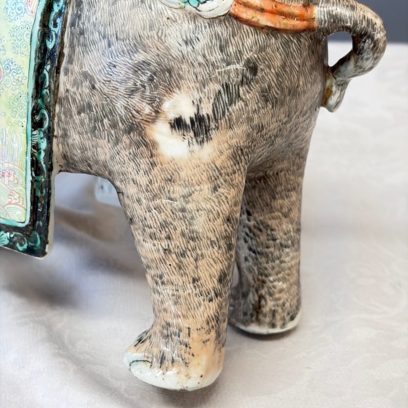 A pair of Chinese famille rose models of elephants - 图27