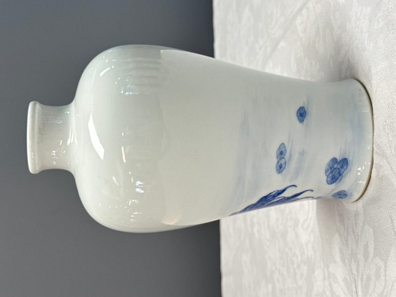 A Chinese blue, white and copper-red 'Crane' vase - 图8