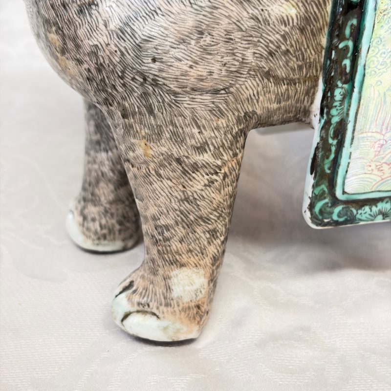 A pair of Chinese famille rose models of elephants - 图26
