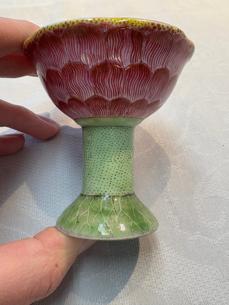 A pair of rare Chinese famille rose lotus-shaped stem cups - 图15