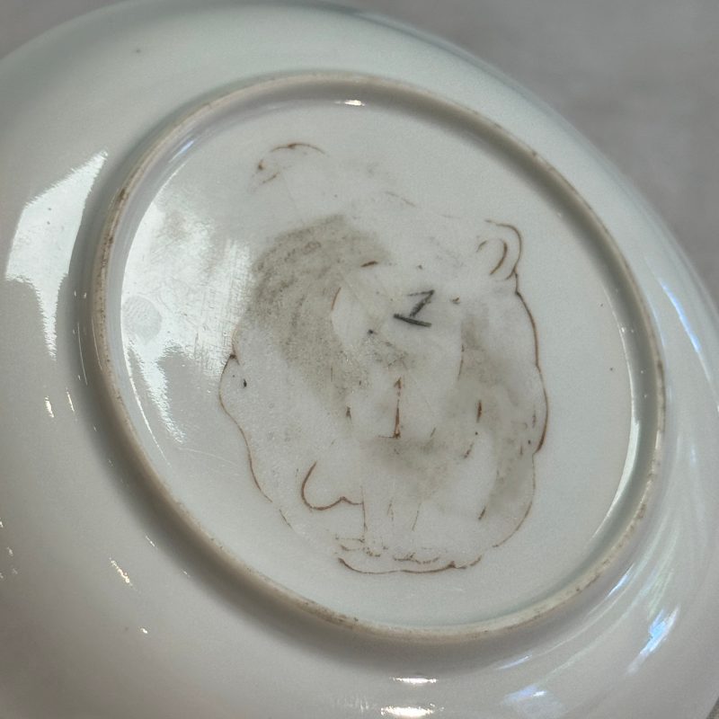 A pair of Chinese famille rose 'Milkmaid' saucers - 图16