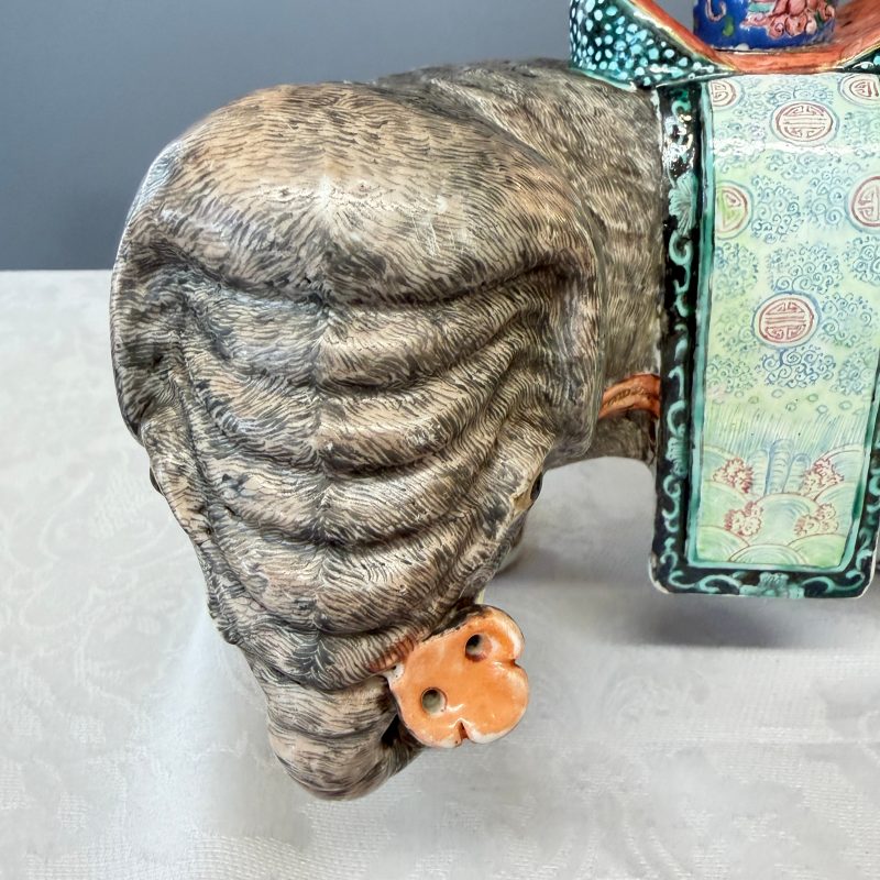 A pair of Chinese famille rose models of elephants - 图30