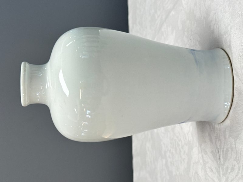 A Chinese blue, white and copper-red 'Crane' vase - 图9