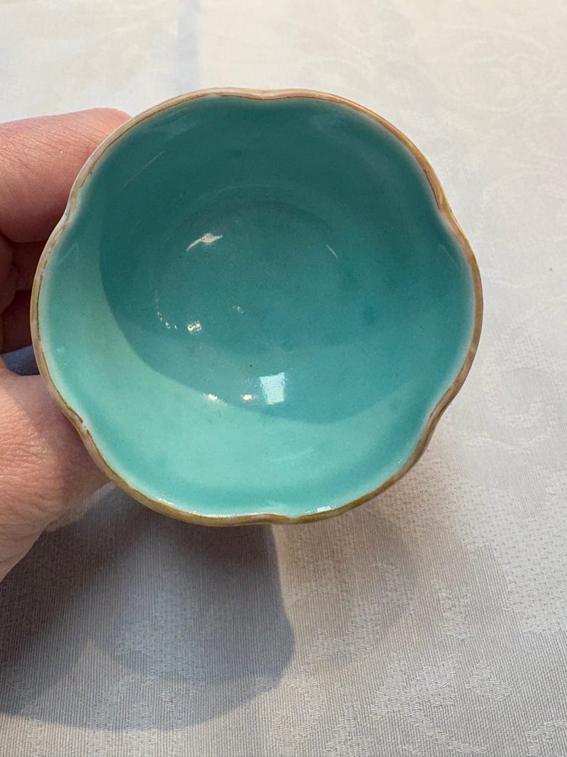 A pair of rare Chinese famille rose lotus-shaped stem cups - 图19