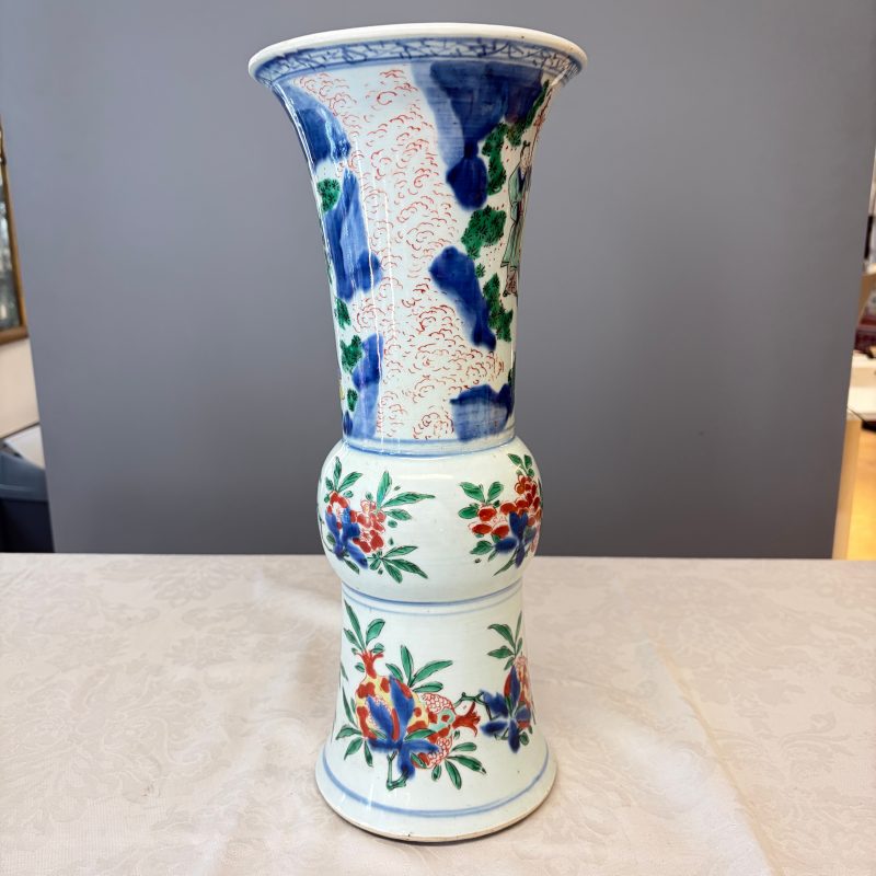 A Chinese wucai 'Gu' vase with Sanxing design - 图14