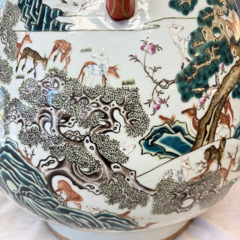 A large Chinese famille rose '100 deer' 'hu' vase - 图23