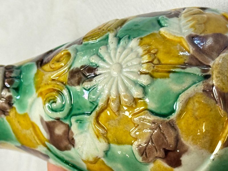 A pair of Chinese famille verte sancai biscuit wall pocket vases - 图22
