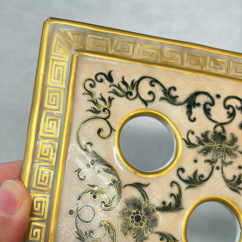 A pair of extremely rare Chinese Canton famille rose bough pots - 图44
