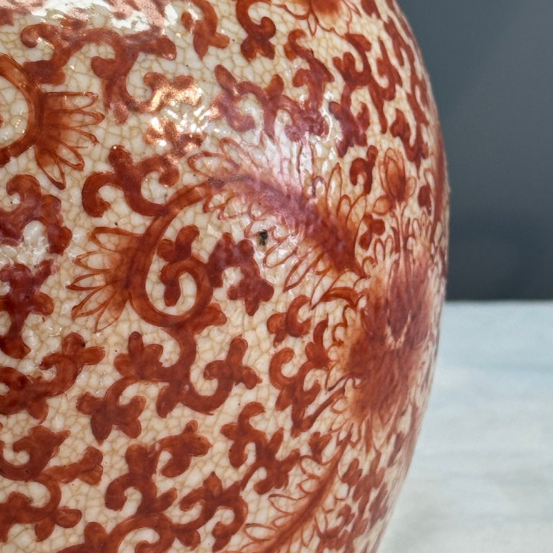 Three Chinese famille rose, verte and iron-red-decorated jars, one mounted as a lamp - 图20