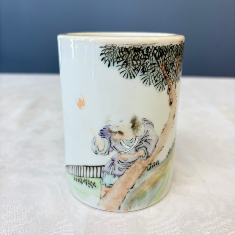 A Chinese qianjiang cai brushpot with figural design - 图8