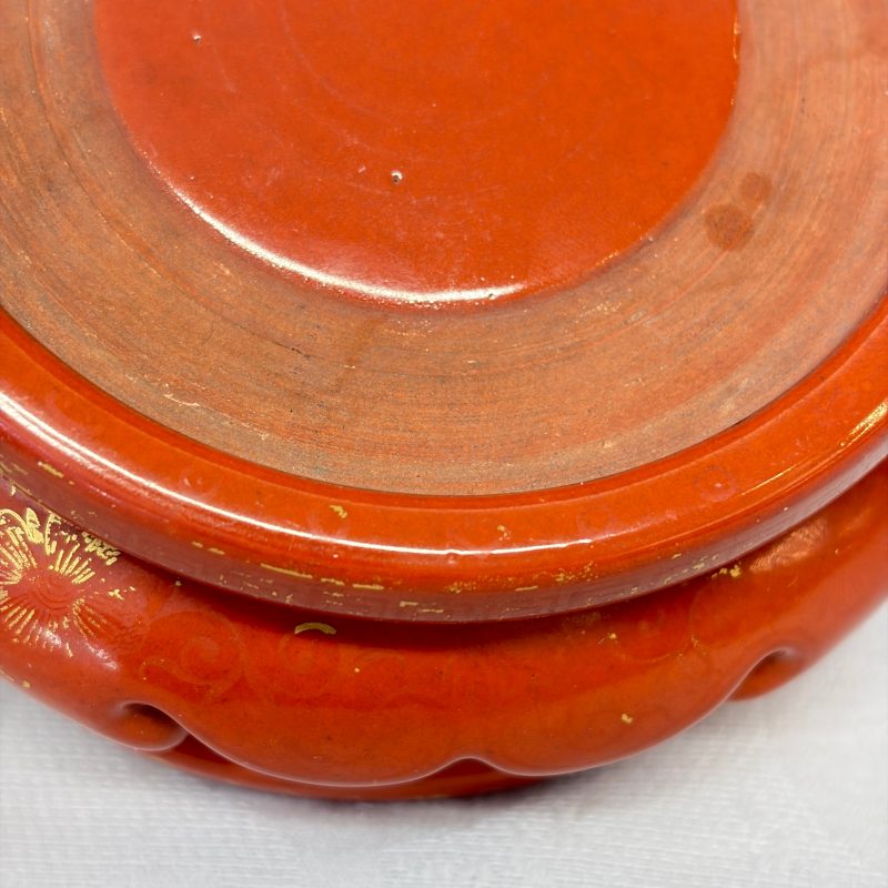 A Chinese gilt-decorated coral-red-glazed stand - 图17