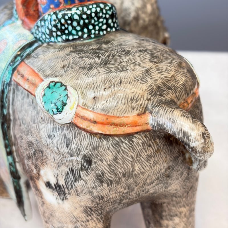 A pair of Chinese famille rose models of elephants - 图28