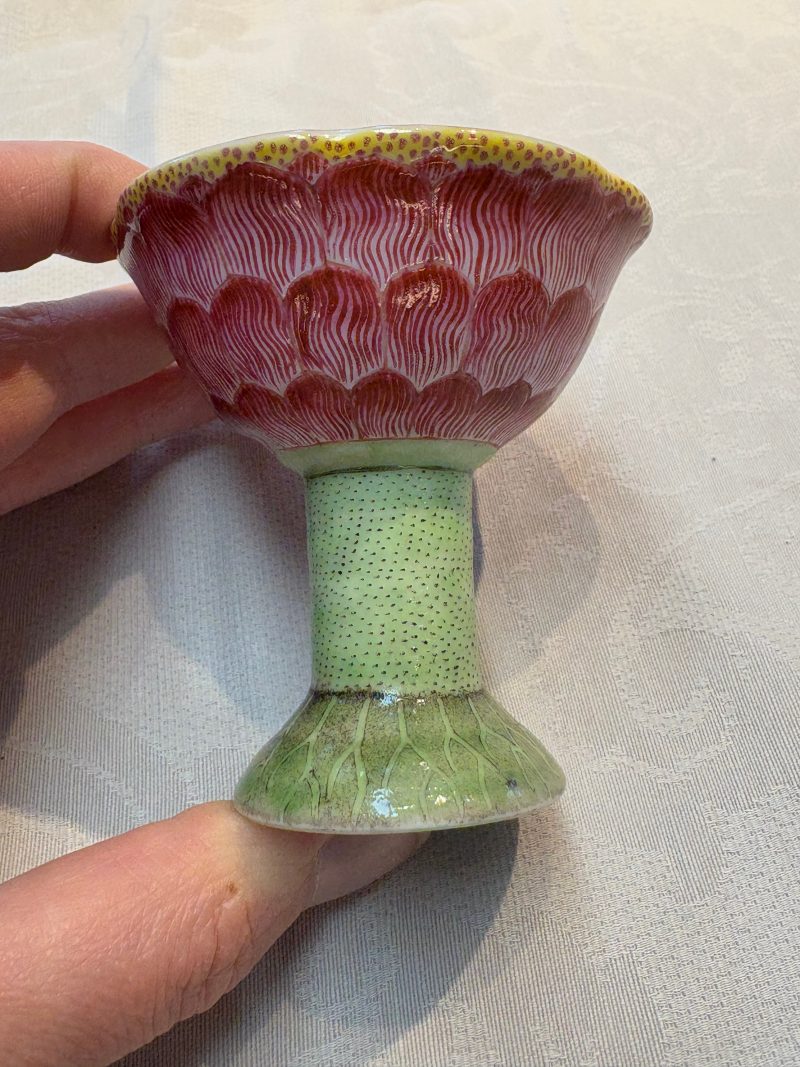 A pair of rare Chinese famille rose lotus-shaped stem cups - 图17
