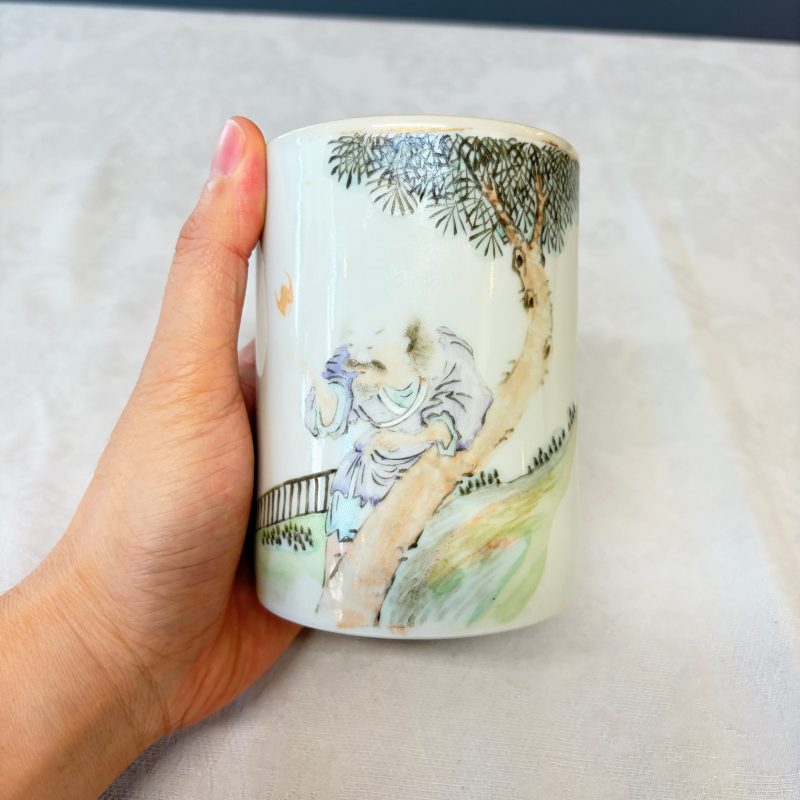 A Chinese qianjiang cai brushpot with figural design - 图9