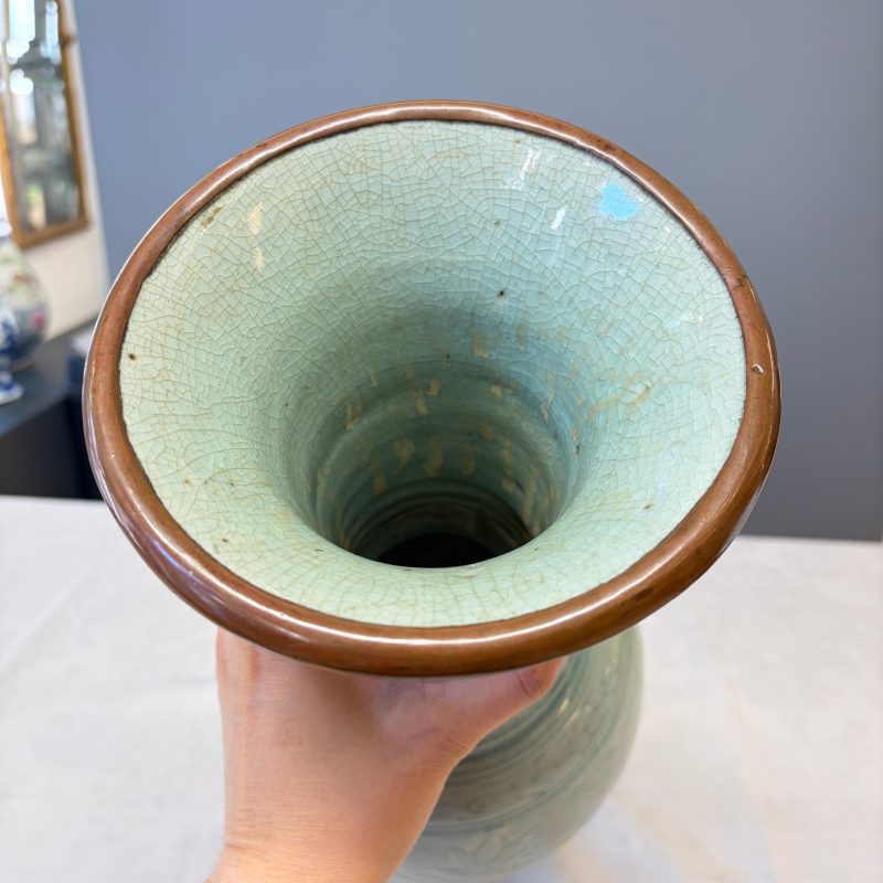 A Chinese Longquan celadon-glazed incised 'Peony' yenyen vase - 图25