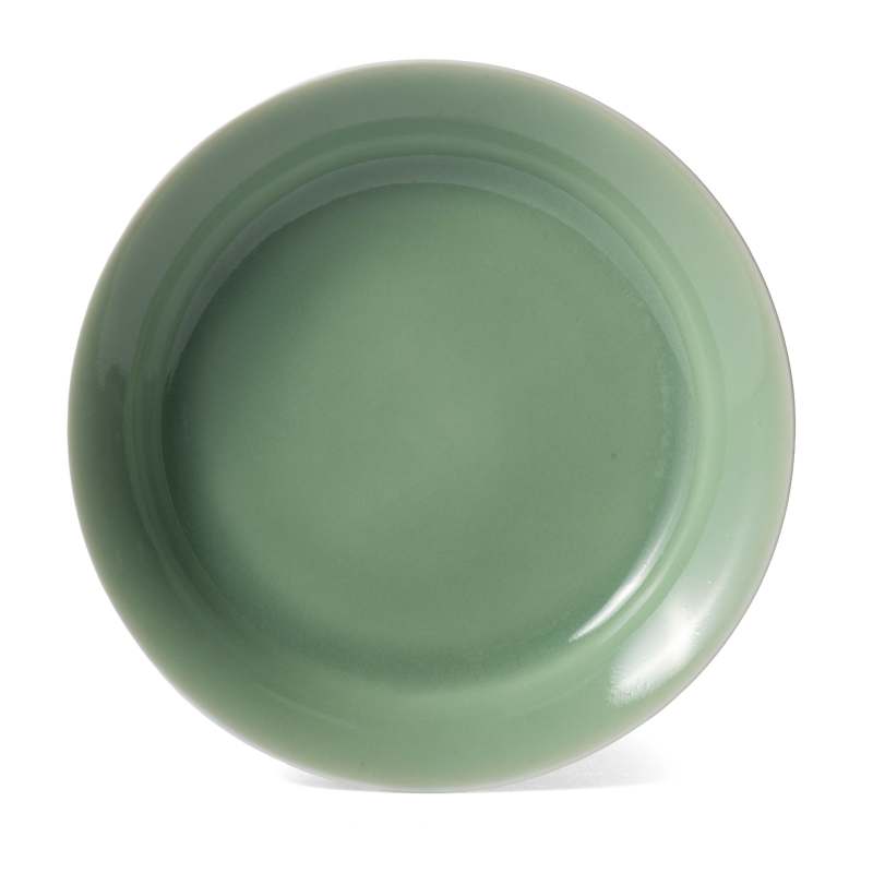 A celadon-glazed dish, Qianlong mark and of the period (1736-1795) - 图1
