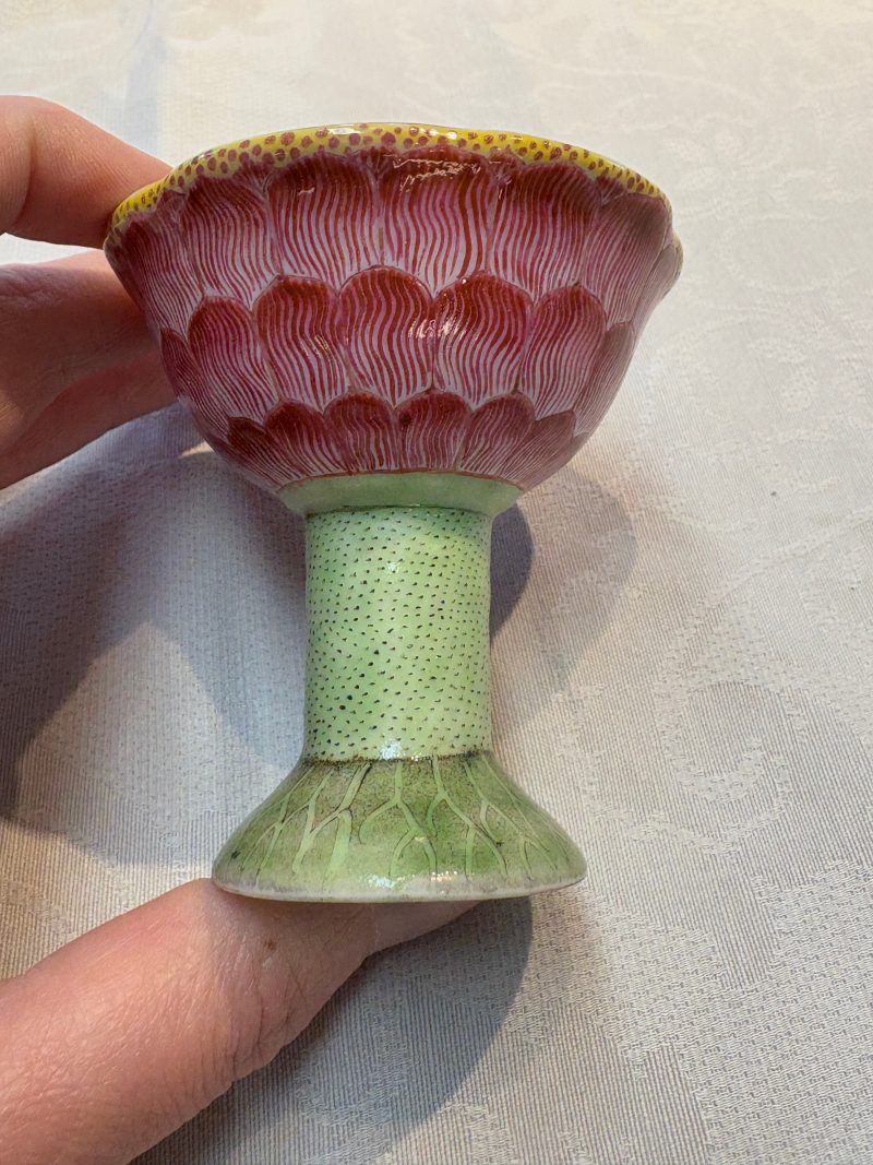 A pair of rare Chinese famille rose lotus-shaped stem cups - 图18