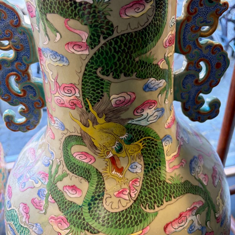 A large Chinese famille rose celadon-ground 'Dragon' vase - 图14