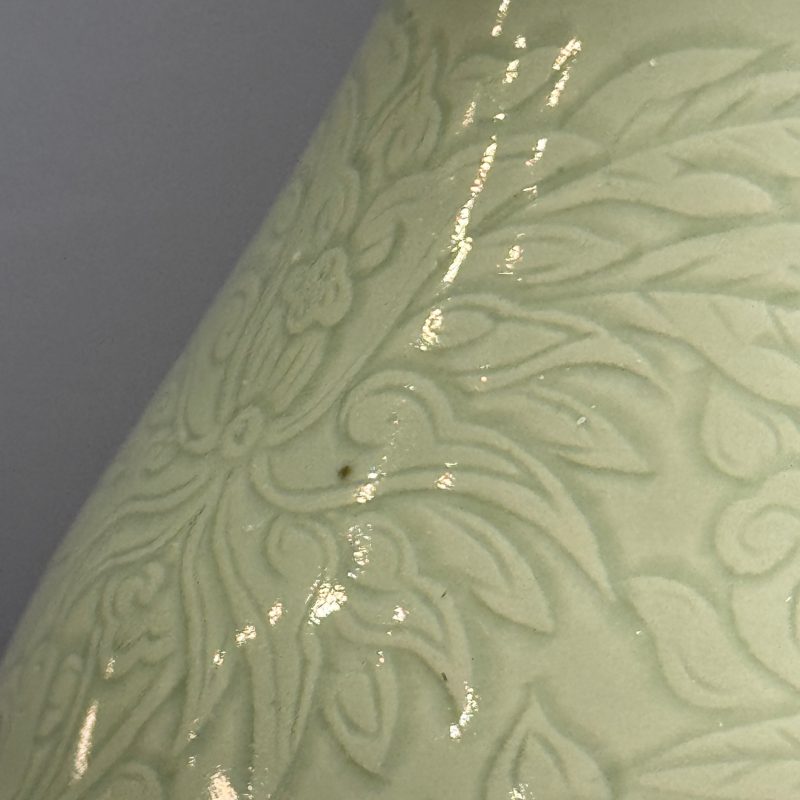 A Chinese celadon-glazed incised 'Yuhuchunping' vase with lotus scroll design - 图13