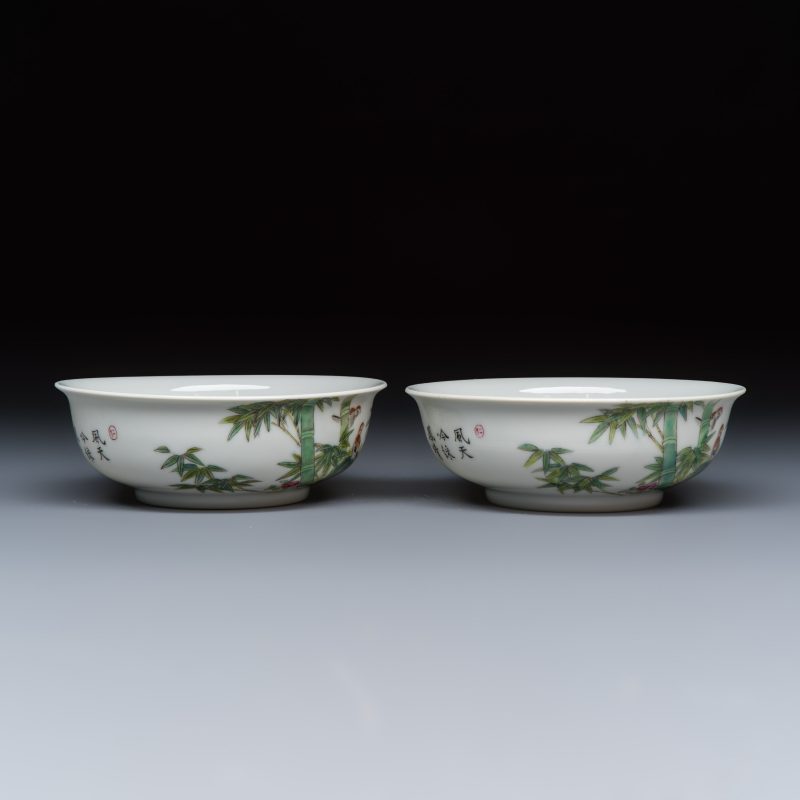 A pair of Chinese famille rose shallow bowls with birds among bamboo, and bats - 图5
