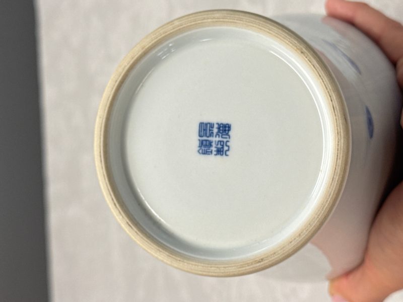A Chinese blue, white and copper-red 'Crane' vase - 图13