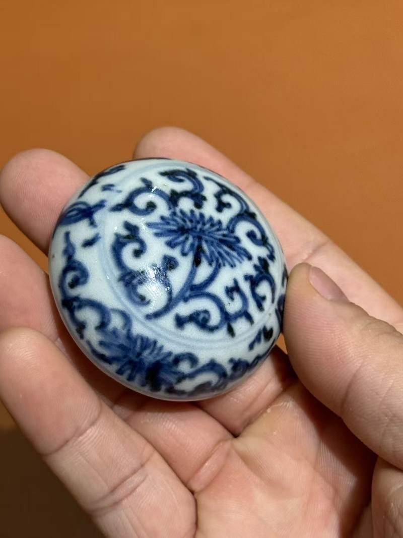 清早期 青花缠枝花卉纹小香盒 - 图6