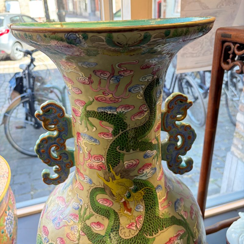 A large Chinese famille rose celadon-ground 'Dragon' vase - 图13