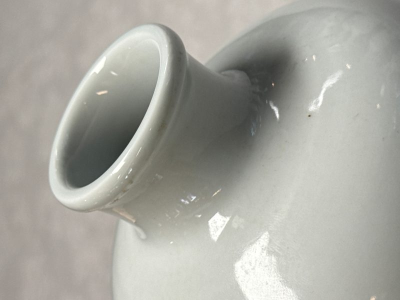 A Chinese blue, white and copper-red 'Crane' vase - 图12