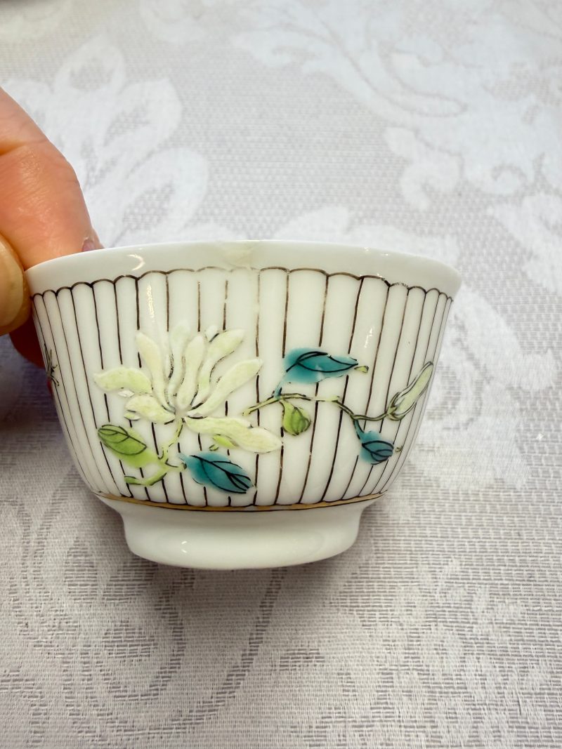 A Chinese famille rose tea bowl and saucer with floral design - 图13