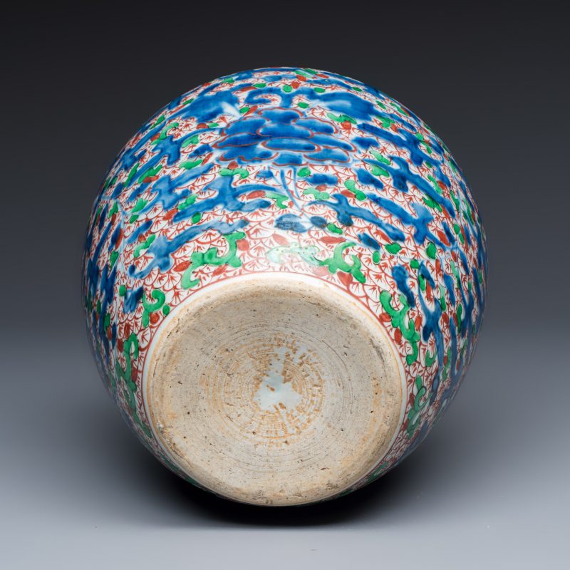A Chinese wucai 'Peony Scroll' jar - 图7