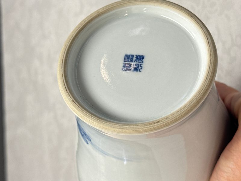 A Chinese blue, white and copper-red 'Crane' vase - 图14