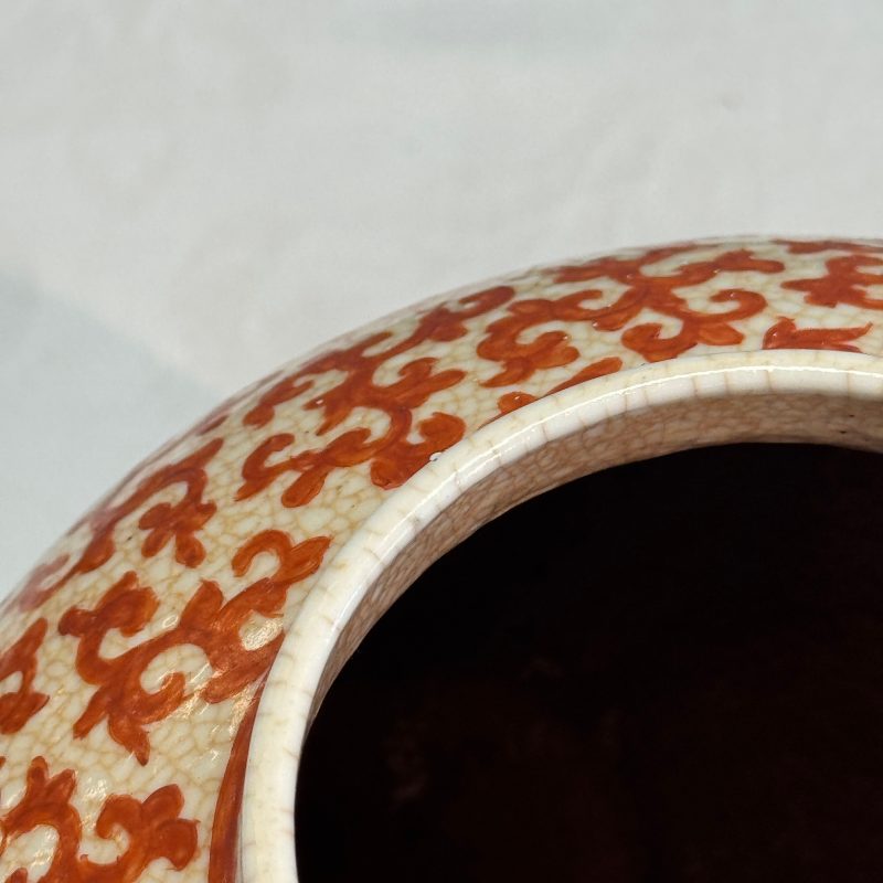 Three Chinese famille rose, verte and iron-red-decorated jars, one mounted as a lamp - 图24