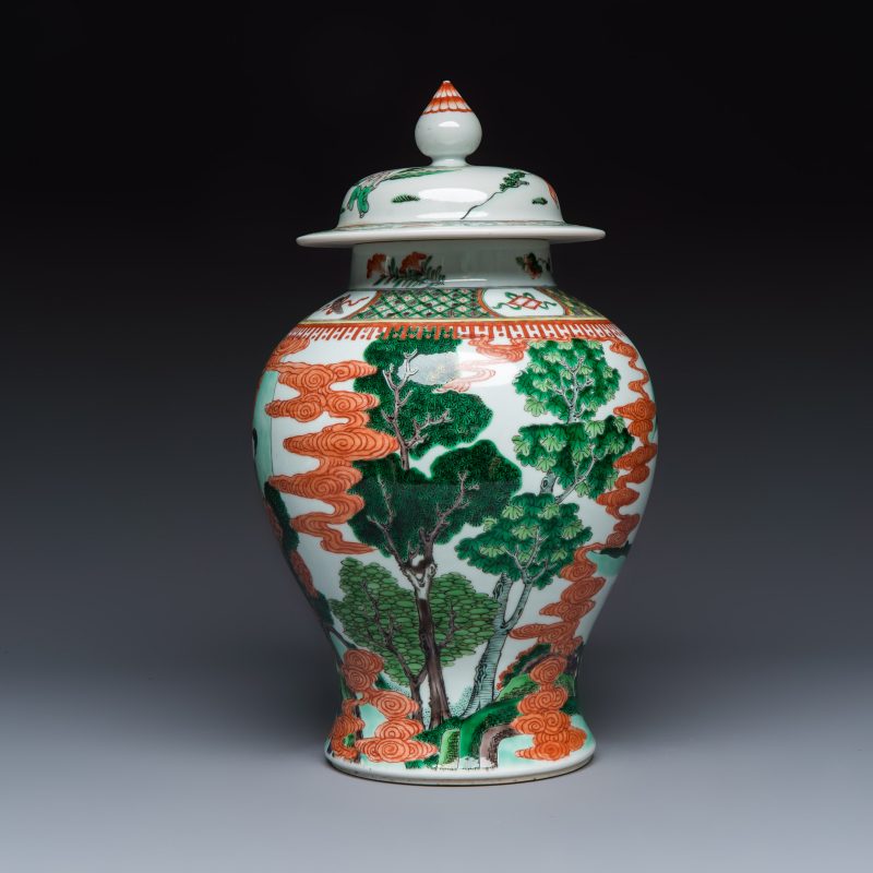 A Chinese famille verte 'Scholars and Court Ladies' baluster vase and cover - 图4