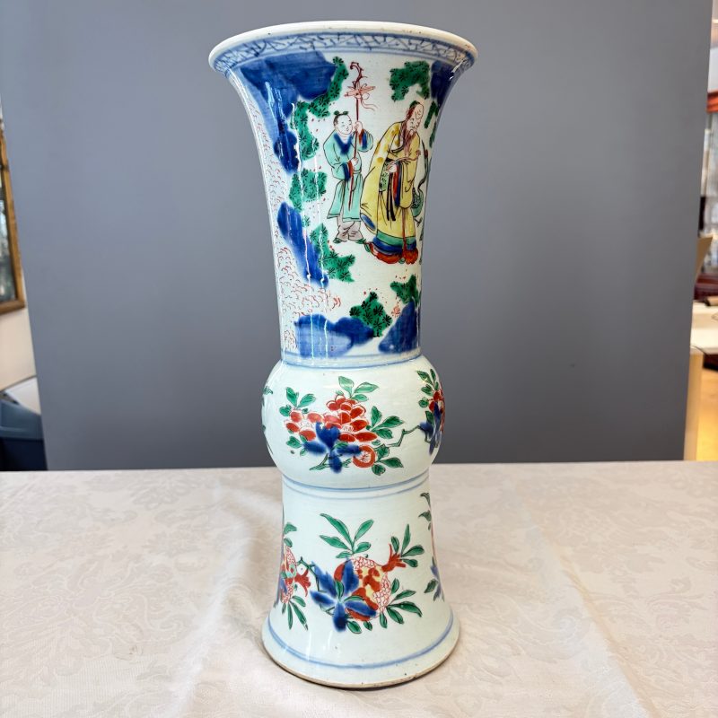 A Chinese wucai 'Gu' vase with Sanxing design - 图18