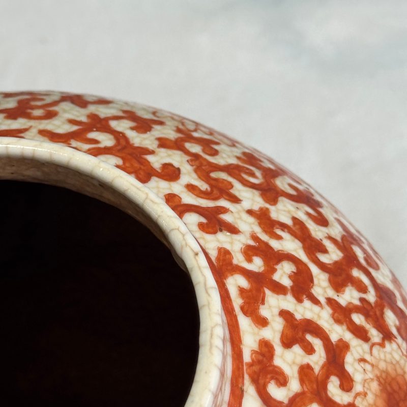 Three Chinese famille rose, verte and iron-red-decorated jars, one mounted as a lamp - 图25